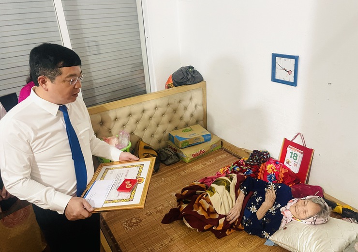 Đảng ủy xã Thiên Lộc trang trọng tổ chức Lễ trao tặng Huy hiệu Đảng đợt 02/9/2025- Ảnh 64.