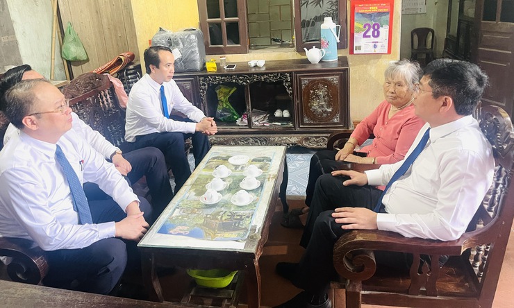 Đảng ủy xã Thiên Lộc trang trọng tổ chức Lễ trao tặng Huy hiệu Đảng đợt 02/9/2025- Ảnh 67.