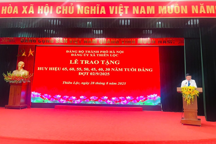 Đảng ủy xã Thiên Lộc trang trọng tổ chức Lễ trao tặng Huy hiệu Đảng đợt 02/9/2025- Ảnh 61.