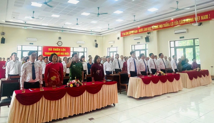 Đảng ủy xã Thiên Lộc trang trọng tổ chức Lễ trao tặng Huy hiệu Đảng đợt 02/9/2025- Ảnh 63.