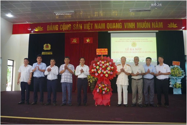 Công an xã Hương Sơn tổ chức ra mắt Chi hội cựu Công an nhân dân xã Hương Sơn, từng bước kiện toàn các tổ chức chính trị- Ảnh 1.
