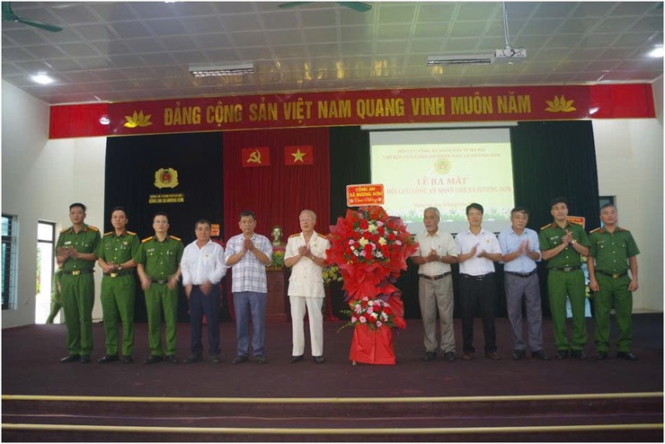 Công an xã Hương Sơn tổ chức ra mắt Chi hội cựu Công an nhân dân xã Hương Sơn, từng bước kiện toàn các tổ chức chính trị- Ảnh 2.