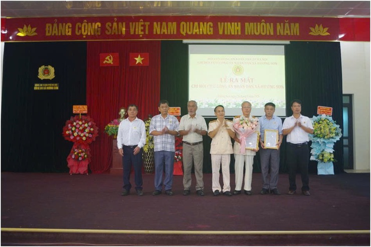 Công an xã Hương Sơn tổ chức ra mắt Chi hội cựu Công an nhân dân xã Hương Sơn, từng bước kiện toàn các tổ chức chính trị- Ảnh 3.