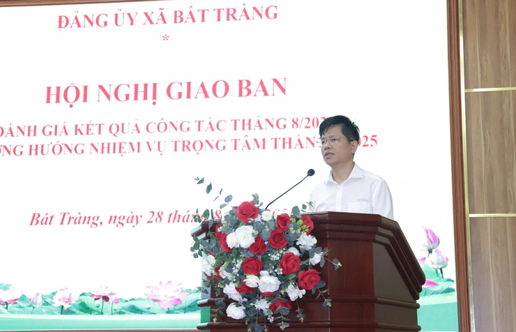 Đảng ủy xã Bát Tràng giao ban đánh giá kết quả thực hiện nhiệm vụ tháng 8 năm 2025, phương hướng, nhiệm vụ trọng tâm tháng 9 năm 2025 với các thôn trên địa bàn xã- Ảnh 2.