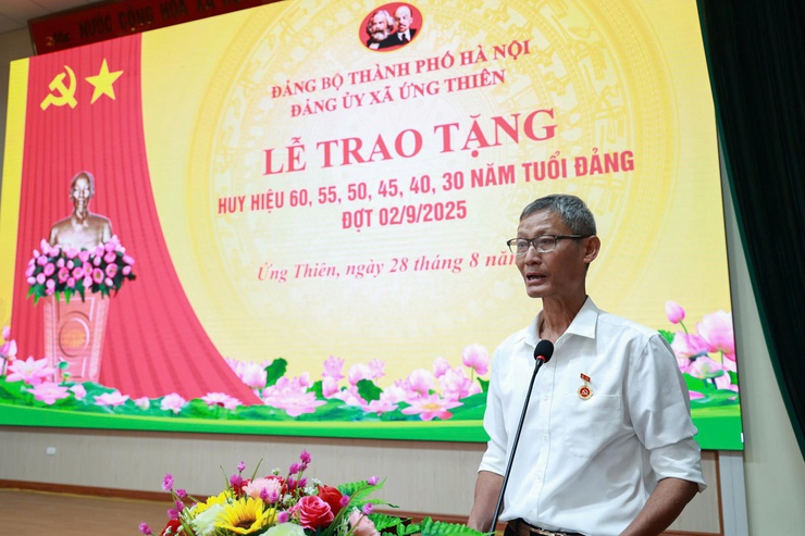 Lễ trao tặng Huy hiệu Đảng và Quán Triệt, triển khai Nghị quyết Đại hội đại biểu Đảng bộ xã Ứng Thiên lần thứ I, nhiệm kỳ 2025-2030- Ảnh 11.