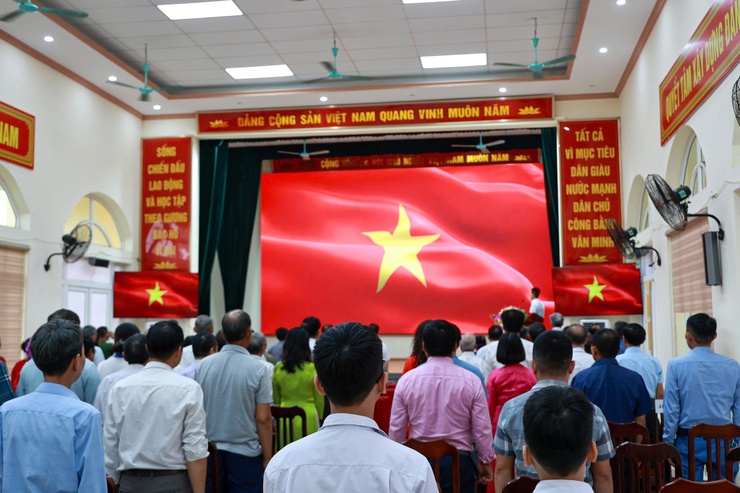 Lễ trao tặng Huy hiệu Đảng và Quán Triệt, triển khai Nghị quyết Đại hội đại biểu Đảng bộ xã Ứng Thiên lần thứ I, nhiệm kỳ 2025-2030- Ảnh 21.