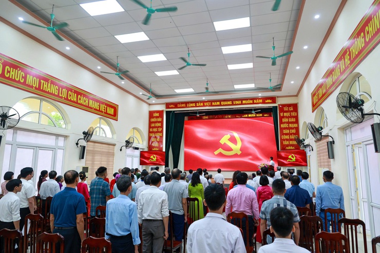Lễ trao tặng Huy hiệu Đảng và Quán Triệt, triển khai Nghị quyết Đại hội đại biểu Đảng bộ xã Ứng Thiên lần thứ I, nhiệm kỳ 2025-2030- Ảnh 23.