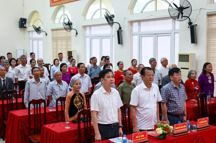 Lễ trao tặng Huy hiệu Đảng và Quán Triệt, triển khai Nghị quyết Đại hội đại biểu Đảng bộ xã Ứng Thiên lần thứ I, nhiệm kỳ 2025-2030- Ảnh 24.