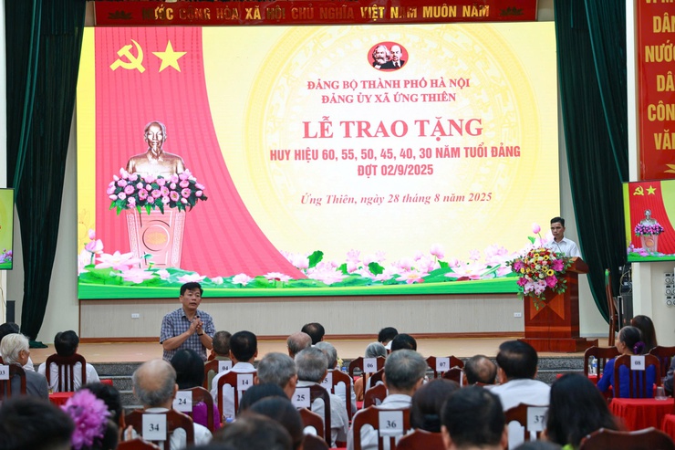 Lễ trao tặng Huy hiệu Đảng và Quán Triệt, triển khai Nghị quyết Đại hội đại biểu Đảng bộ xã Ứng Thiên lần thứ I, nhiệm kỳ 2025-2030- Ảnh 19.