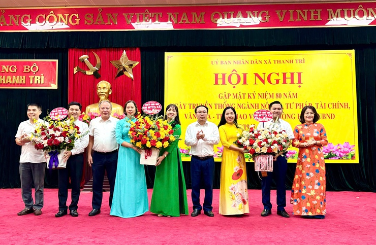 Xã Thanh Trì tri ân và tiếp bước: Gặp mặt kỷ niệm 80 năm các ngành Nội vụ, Tư pháp, Tài chính, Văn hóa - Thể thao và Văn phòng HĐND - UBND  (28/8/1945 - 28/8/2025)- Ảnh 4.
