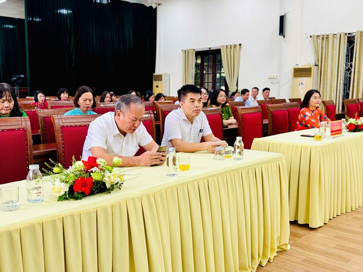 Xã Thanh Trì tri ân và tiếp bước: Gặp mặt kỷ niệm 80 năm các ngành Nội vụ, Tư pháp, Tài chính, Văn hóa - Thể thao và Văn phòng HĐND - UBND  (28/8/1945 - 28/8/2025)- Ảnh 2.