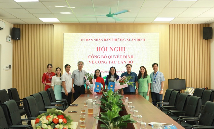 Phường Xuân Đỉnh: Trao quyết định nghỉ hưu và giao phụ trách Trường Mầm non Xuân Đỉnh A- Ảnh 3.