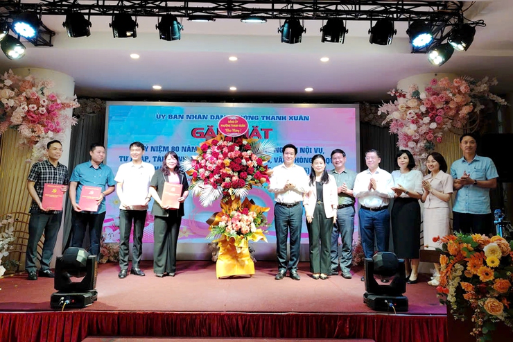 Phường Thanh Xuân gặp mặt kỷ niệm 80 năm Ngày truyền thống các Ngành trong hệ thống cơ quan chuyên môn- Ảnh 1.
