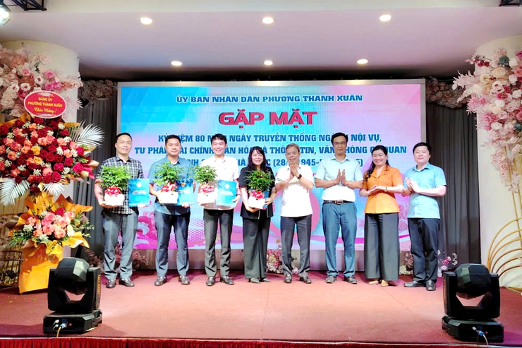 Phường Thanh Xuân gặp mặt kỷ niệm 80 năm Ngày truyền thống các Ngành trong hệ thống cơ quan chuyên môn- Ảnh 2.