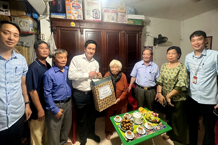 Phường Thanh Xuân tri ân các đối tượng chính sách và người có công với cách mạng - Ảnh 1.