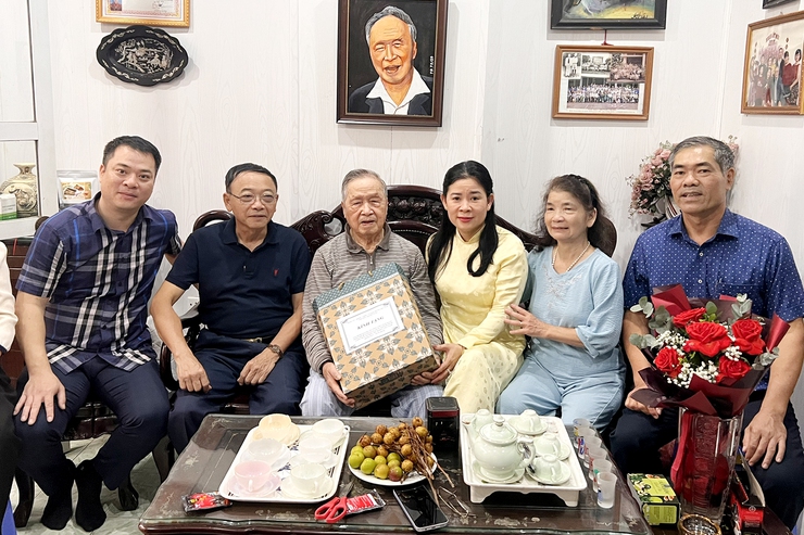 Phường Thanh Xuân tri ân các đối tượng chính sách và người có công với cách mạng - Ảnh 2.