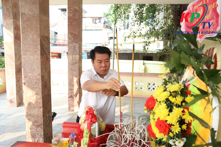 Xã Kiều Phú tổ chức các đoàn thăm Viếng các Điểm nghĩa trang liệt sỹ và Đài tưởng niệm trên địa bàn xã nhân kỷ niệm 80 năm Cách mạng tháng Tám thành công và Quốc khánh 2/9- Ảnh 13.