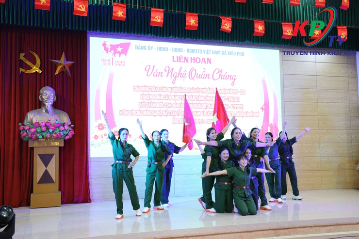 Xã Kiều Phú tổ chức Đêm liên hoan văn nghệ quần chúng chào mừng thành công Đại hội đại biểu Đảng bộ xã lần thứ nhất, nhiệm kỳ 2025 – 2030 và kỷ niệm 80 năm Cách mạng Tháng Tám thành công, Quốc khánh 2/9- Ảnh 13.