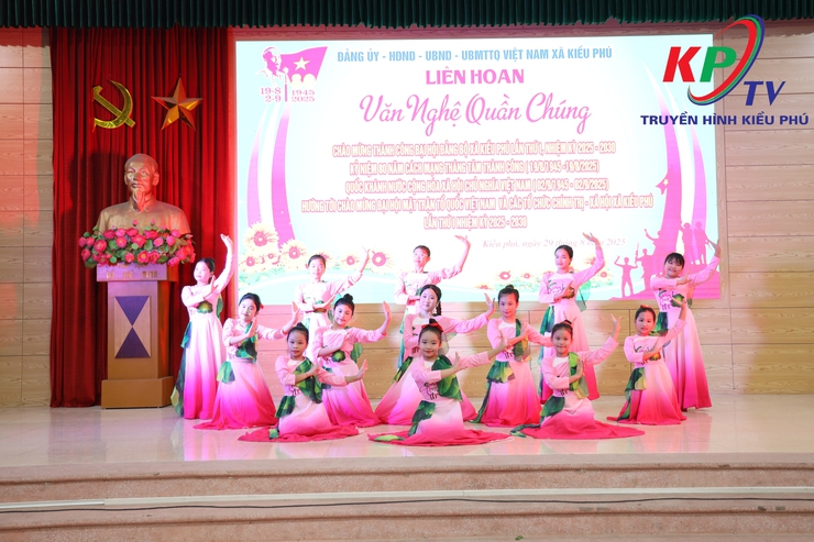 Xã Kiều Phú tổ chức Đêm liên hoan văn nghệ quần chúng chào mừng thành công Đại hội đại biểu Đảng bộ xã lần thứ nhất, nhiệm kỳ 2025 – 2030 và kỷ niệm 80 năm Cách mạng Tháng Tám thành công, Quốc khánh 2/9- Ảnh 12.