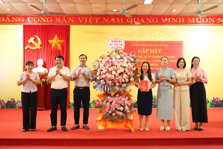 UBND xã Vật Lại gặp mặt cán bộ, công chức, viên chức, người lao động nhân kỷ niệm 80 năm ngày truyền thống các cơ quan quản lý nhà nước (28/8/1945 - 28/8/2025)- Ảnh 1.