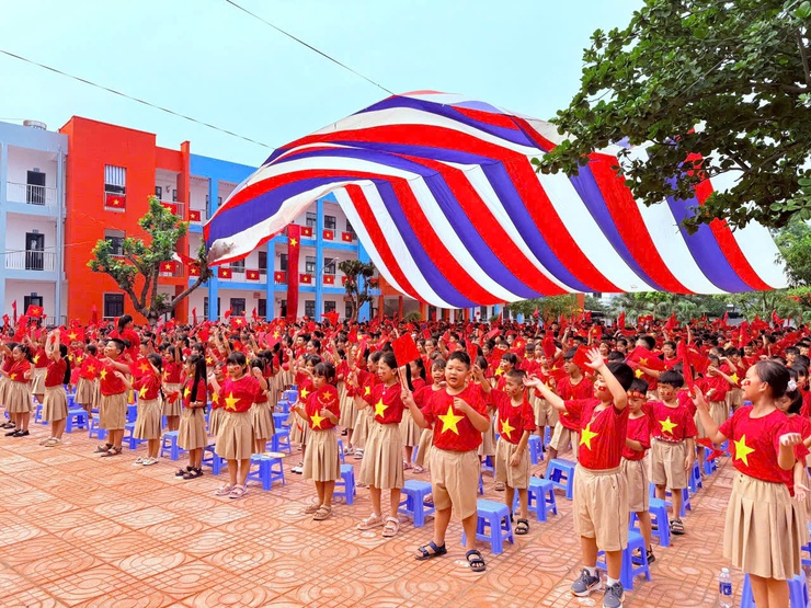 Trường Tiểu học Thị trấn Quốc Oai A tưng bừng kỷ niệm 80 năm cách mạng tháng tám và quốc khánh 2/9: “Hãy yêu nước theo cách của bạn”- Ảnh 1.