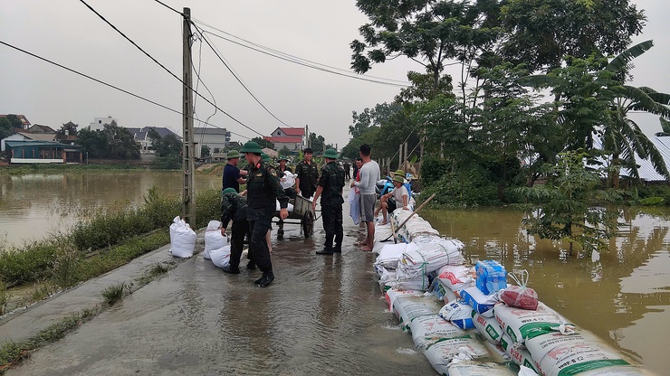 Xã Xuân Mai: Chủ động ứng phó hoàn lưu bão số 5, đảm bảo an toàn hệ thống đê điều- Ảnh 4.