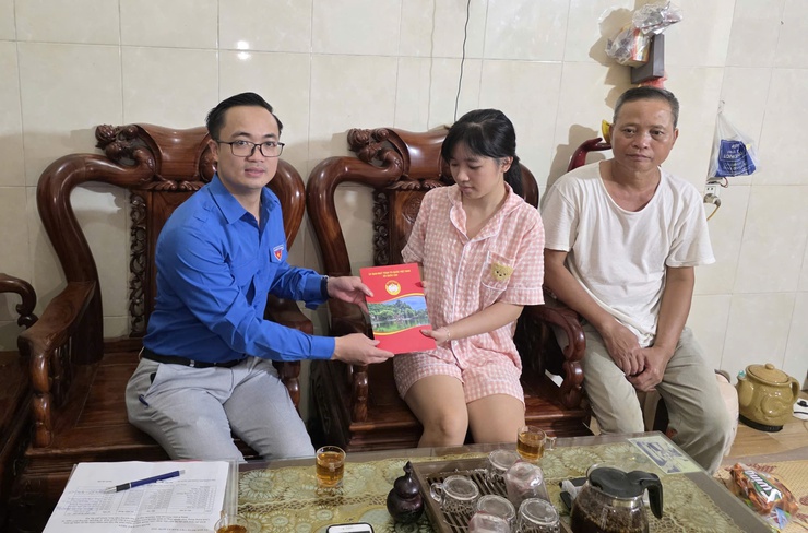 Ủy ban MTTQ xã Quốc Oai trao quà hỗ trợ các gia đình khó khăn nhân kỷ niệm 80 năm Cách mạng Tháng Tám và Quốc khánh 2/9- Ảnh 9.