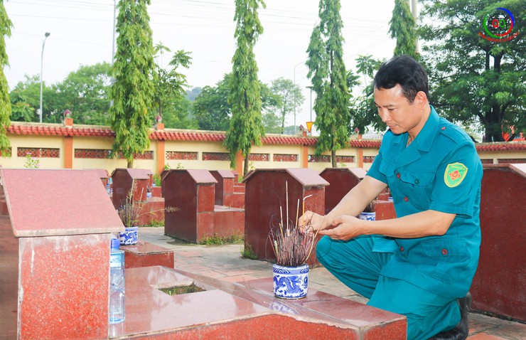 Lãnh đạo xã Quốc Oai viếng nghĩa trang liệt sĩ Sài Sơn- Ảnh 10.