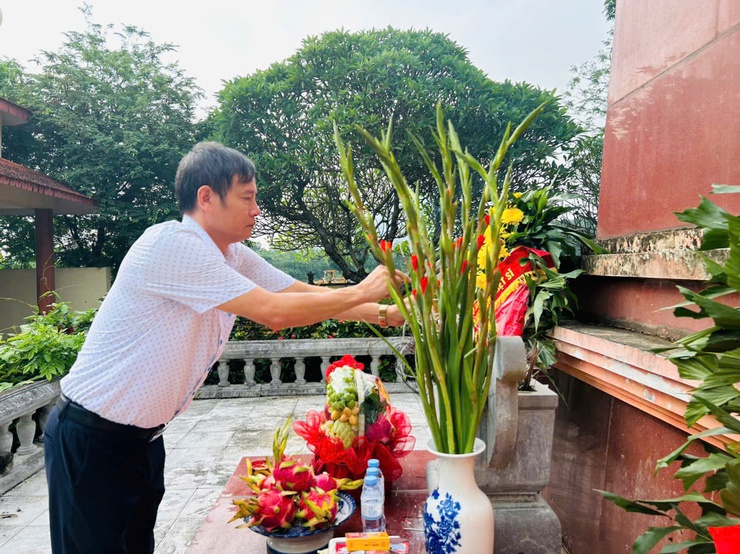 Lãnh đạo xã Phú Cát dâng hương tưởng niệm các anh hùng liệt sĩ nhân kỷ niệm 80 năm Quốc khánh 2/9- Ảnh 13.