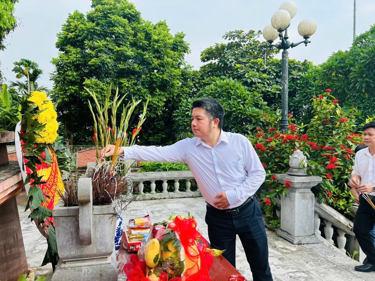 Lãnh đạo xã Phú Cát dâng hương tưởng niệm các anh hùng liệt sĩ nhân kỷ niệm 80 năm Quốc khánh 2/9- Ảnh 14.