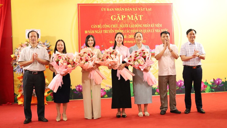 UBND xã Vật Lại gặp mặt cán bộ, công chức, viên chức, người lao động nhân kỷ niệm 80 năm ngày truyền thống các cơ quan quản lý nhà nước (28/8/1945 - 28/8/2025)- Ảnh 2.