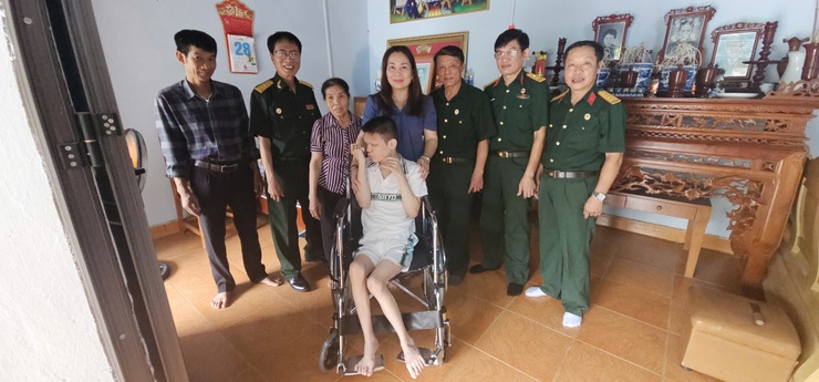 Ủy ban MTTQ xã Quốc Oai trao quà hỗ trợ các gia đình khó khăn nhân kỷ niệm 80 năm Cách mạng Tháng Tám và Quốc khánh 2/9- Ảnh 11.