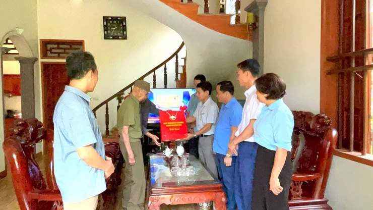 ĐẢNG ỦY - HĐND - UBND - UBMTTQ XÃ YÊN BÀI TRI ÂN NHỮNG NGƯỜI CÓ CÔNG VỚI CÁCH MẠNG DỊP QUỐC KHÁNH 2/9 - Ảnh 3.