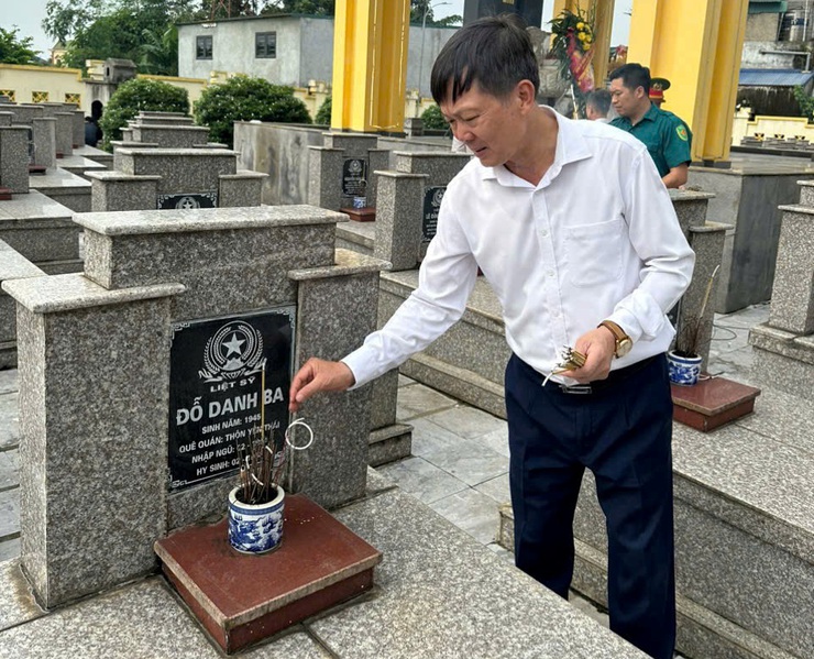 Lãnh đạo xã Phú Cát dâng hương tưởng niệm các anh hùng liệt sĩ nhân kỷ niệm 80 năm Quốc khánh 2/9- Ảnh 2.