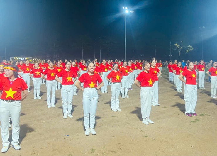 Hội LHPN phường Chương Mỹ tổng duyệt đồng diễn dân vũ chào mừng Quốc khánh 2/9- Ảnh 3.