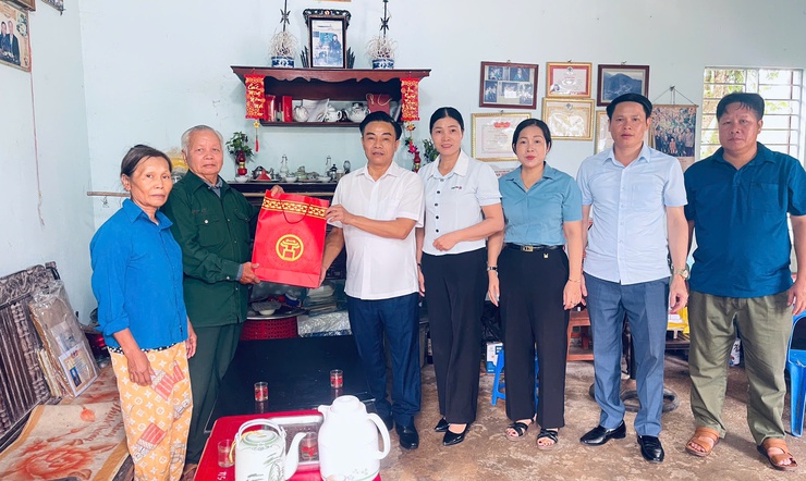 ĐẢNG ỦY - HĐND - UBND - UBMTTQ XÃ YÊN BÀI TRI ÂN NHỮNG NGƯỜI CÓ CÔNG VỚI CÁCH MẠNG DỊP QUỐC KHÁNH 2/9 - Ảnh 2.