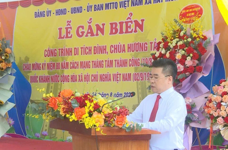 XÃ HÁT MÔN LONG TRỌNG TỔ CHỨC LỄ GẮN BIỂN CÔNG TRÌNH DI TÍCH ĐÌNH, CHÙA HƯƠNG TẢO NHÂN KỶ NIỆM 80 NĂM CÁCH MẠNG THÁNG TÁM VÀ QUỐC KHÁNH 2/9- Ảnh 1.