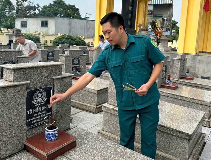 Lãnh đạo xã Phú Cát dâng hương tưởng niệm các anh hùng liệt sĩ nhân kỷ niệm 80 năm Quốc khánh 2/9- Ảnh 4.
