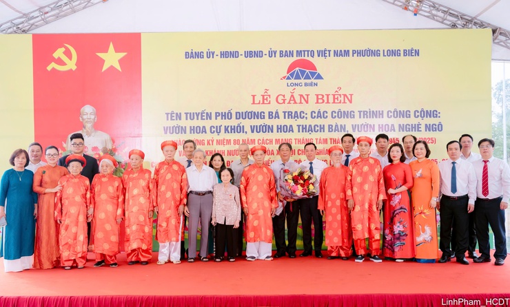Phường Long Biên gắn biển tên tuyến phố, công trình công cộng chào mừng Quốc khánh 2/9- Ảnh 1.