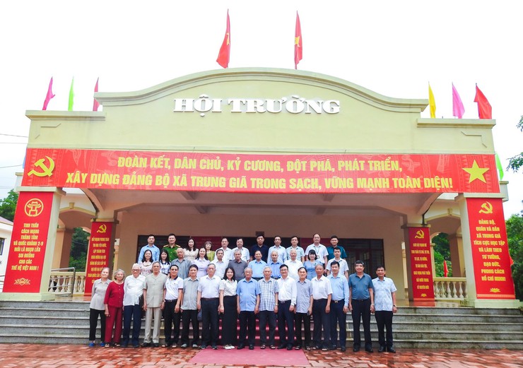 ĐẢNG ỦY XÃ TRUNG GIÃ TỔ CHỨC GẶP MẶT CÁN BỘ CHỦ CHỐT HUYỆN SÓC SƠN (CŨ) CÁC THỜI KỲ- Ảnh 1.