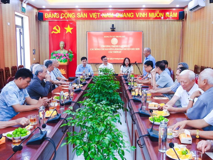 ĐẢNG ỦY XÃ TRUNG GIÃ TỔ CHỨC GẶP MẶT CÁN BỘ CHỦ CHỐT HUYỆN SÓC SƠN (CŨ) CÁC THỜI KỲ- Ảnh 9.