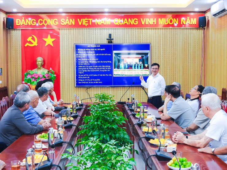 ĐẢNG ỦY XÃ TRUNG GIÃ TỔ CHỨC GẶP MẶT CÁN BỘ CHỦ CHỐT HUYỆN SÓC SƠN (CŨ) CÁC THỜI KỲ- Ảnh 5.