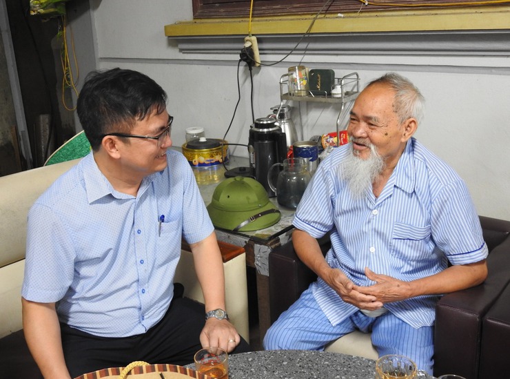BÍ THƯ ĐẢNG ỦY XÃ TRUNG GIÃ THĂM, TẶNG QUÀ MẸ VNAH ĐÀM THỊ BẢY VÀ CHIẾN SĨ CÁCH MẠNG BỊ ĐỊCH BẮT TÙ ĐÀY NHÂN KỶ NIỆM 80 NĂM QUỐC KHÁNH 2/9- Ảnh 6.