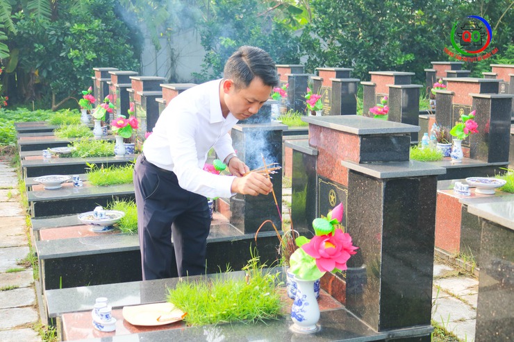 Các đồng chí lãnh đạo xã viếng nghĩa trang liệt sĩ nhân dịp kỷ niệm 80 năm ngày Quốc khánh 2/9- Ảnh 7.