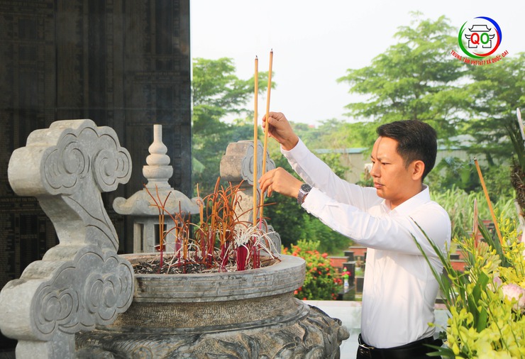 Các đồng chí lãnh đạo xã viếng nghĩa trang liệt sĩ nhân dịp kỷ niệm 80 năm ngày Quốc khánh 2/9- Ảnh 3.
