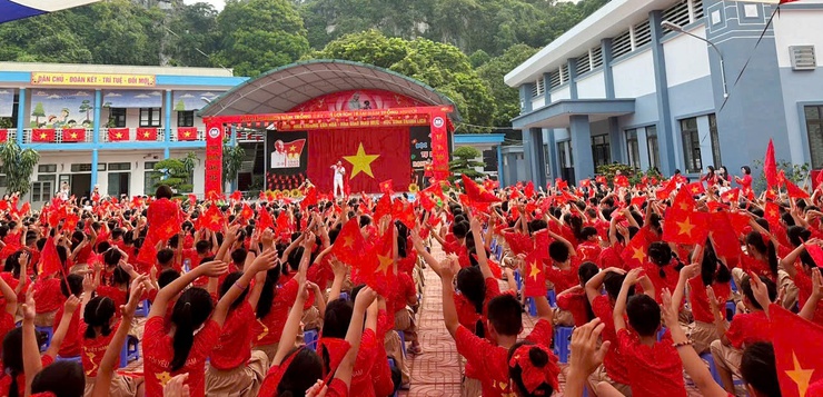 Trường Tiểu học Thị trấn Quốc Oai A tưng bừng kỷ niệm 80 năm cách mạng tháng tám và quốc khánh 2/9: “Hãy yêu nước theo cách của bạn”- Ảnh 6.