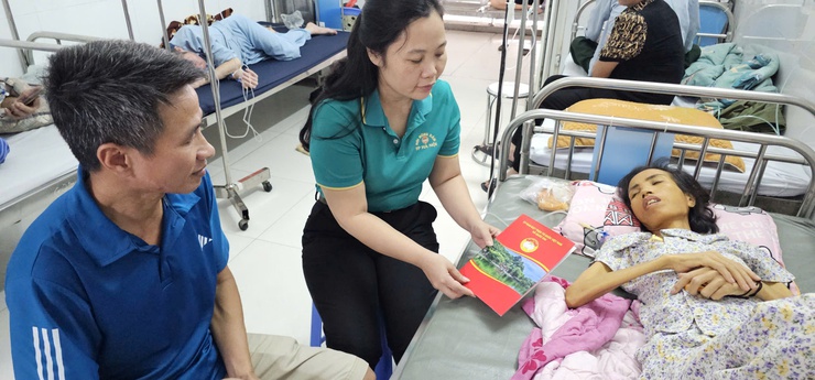 Ủy ban MTTQ xã Quốc Oai trao quà hỗ trợ các gia đình khó khăn nhân kỷ niệm 80 năm Cách mạng Tháng Tám và Quốc khánh 2/9- Ảnh 5.