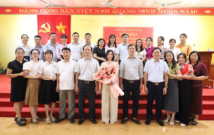 UBND xã Vật Lại gặp mặt cán bộ, công chức, viên chức, người lao động nhân kỷ niệm 80 năm ngày truyền thống các cơ quan quản lý nhà nước (28/8/1945 - 28/8/2025)- Ảnh 5.