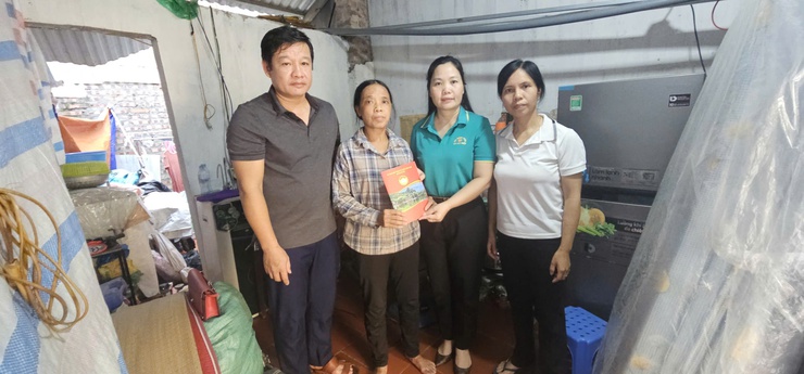 Ủy ban MTTQ xã Quốc Oai trao quà hỗ trợ các gia đình khó khăn nhân kỷ niệm 80 năm Cách mạng Tháng Tám và Quốc khánh 2/9- Ảnh 6.