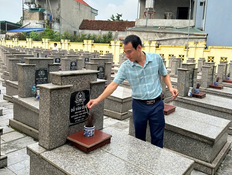 Lãnh đạo xã Phú Cát dâng hương tưởng niệm các anh hùng liệt sĩ nhân kỷ niệm 80 năm Quốc khánh 2/9- Ảnh 7.